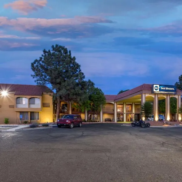 Best Western Airport Albuquerque InnSuites Hotel & Suites, hotel di Albuquerque