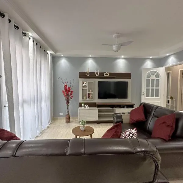 Apartamento a poucos metros da Praia, hotel no Guarujá