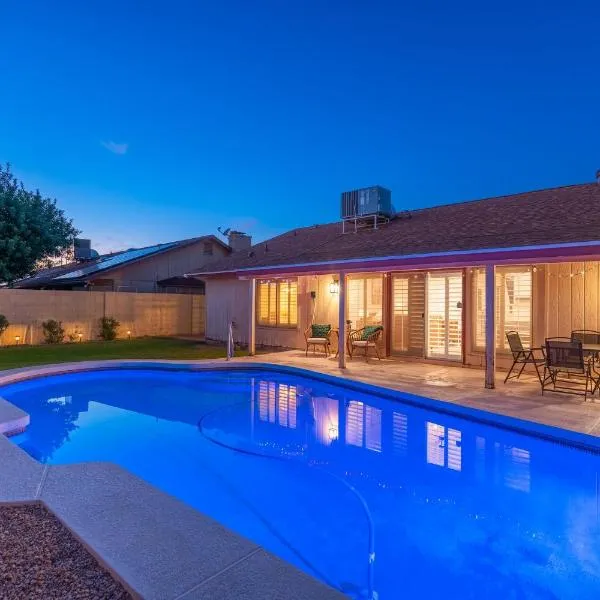 Large Pool With Diving Board, Remodeled 3bdrm, Near State Farm STDM and More!, hotel em Peoria