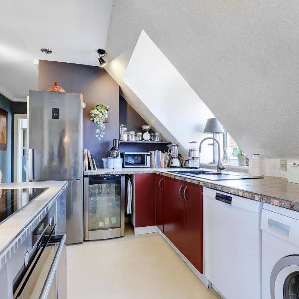 Cosy room in residential part of Copenhagen, with free street parking and shared bathroom, Копенгаген