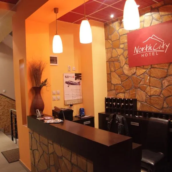 Hotel North City，位于米特罗维察的酒店