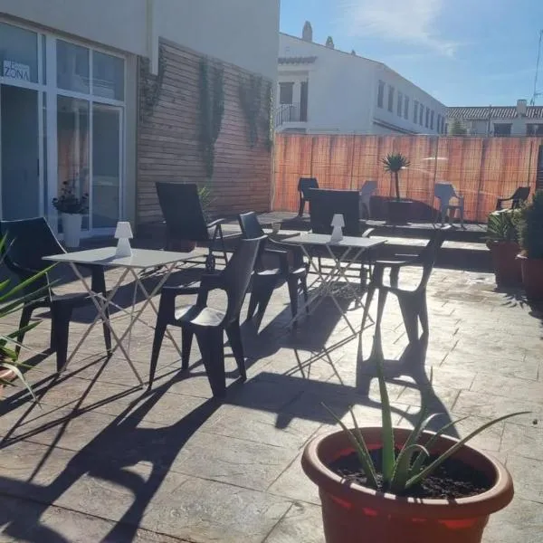 Zona5 Apartamentos Turísticos, hotel en El Vendrell