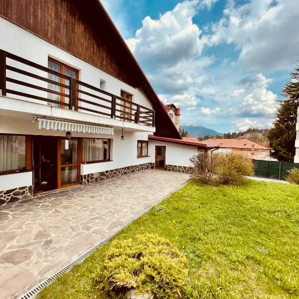 Cheerful 4-bedroom & kids friendly home, hotel in Predeal