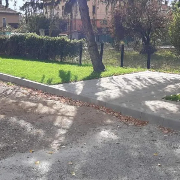 Hostel Iliana Общежитие Илияна, hotel v destinaci Elin Pelin