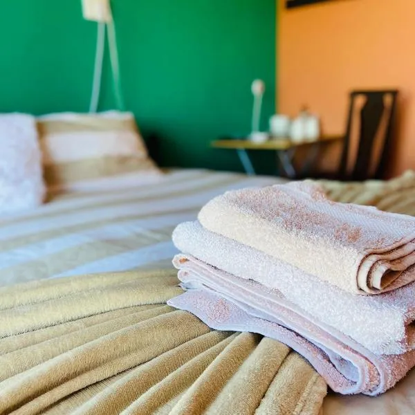 Village Stay Ngcamngeni, hotel in Debe Nek
