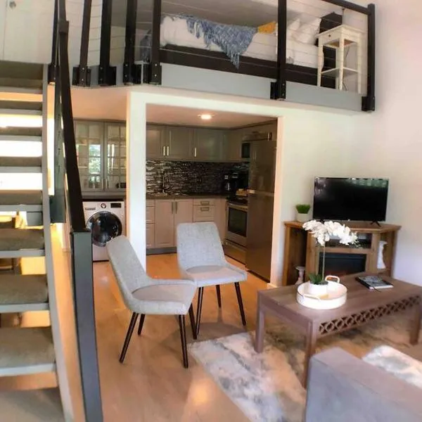 Mountain Getaway - Pool, Hot Tub, Balcony, WiFi, hotel in Park City