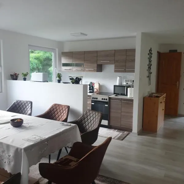 SZERETET FA-HÁZ VÁSÁROSNAMÉNY GERGELYIUGORNYA, hotel v destinaci Vásárosnamény