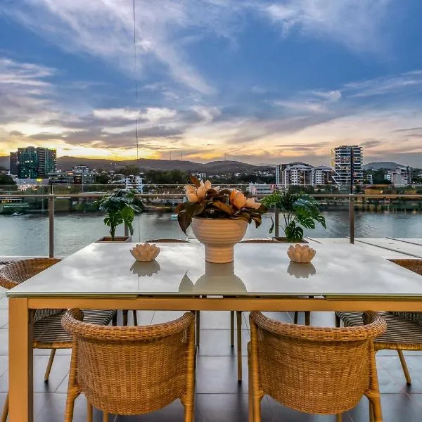 Stunning Waterfront Penthouse 3 or 4 Bedrooms, hotel v destinaci Brisbane