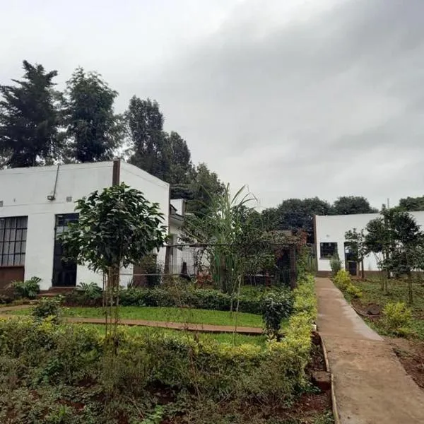 THE PLANTAINS PLACE, hotel en Karatina