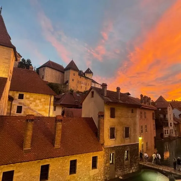 LES SUITES D'ANNICIACA - Hyper centre avec vue sur le chateau, hotel in Annecy