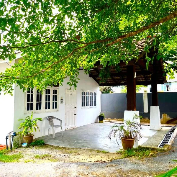 Hj Hassan Guest House Bungalow A, Hotel in Kuala Terengganu