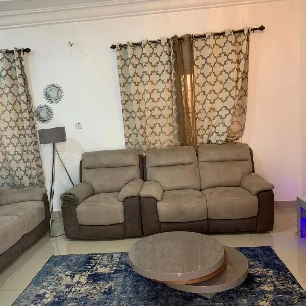 Cheerful 3 bedroom bungalow, Fatty Boulevard, hotel in Madina Sey Kunda