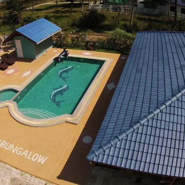 Blue Beach Bungalow、バーンサパーンノーイのホテル