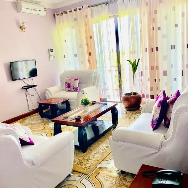 Crystal Apartments Entebbe Uganda Next to UN Base, hotel em Entebbe