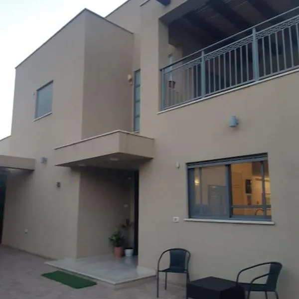 Adorable 3 bedroom Brenner "Hill" suite, hotel v destinaci Giv‘at Brenner