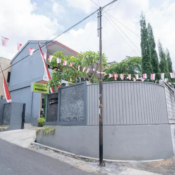 Urbanview Hotel Bubusini Batu by RedDoorz, hotel din Batu