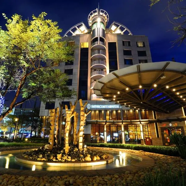 洲际约翰内斯堡OR坦博机场酒店，位于肯普顿帕克的酒店