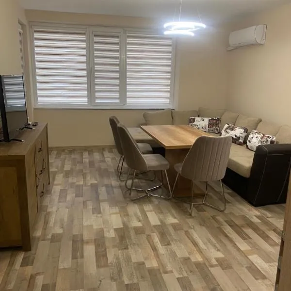 apartment Mia, hotel in Yambol