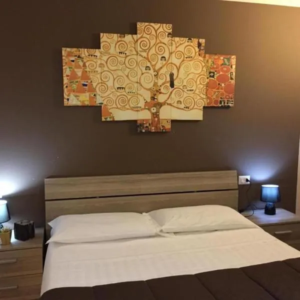 HOTEL Via Emilia Ovest 224 SELF CHECK-IN, hotel v destinaci Parma