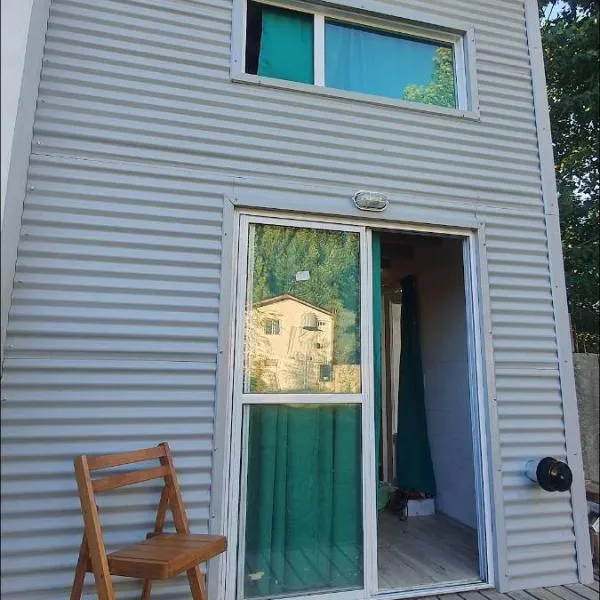 Sur tiny house, hotel in El Bolsón