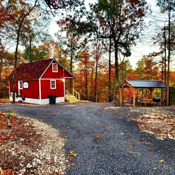 The Windstorm Cabin - Pet-friendly & a 2-person Jacuzzi hot tub!, hotel a Marshall