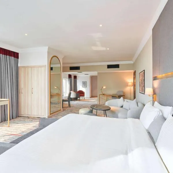 Ramada by Wyndham Doha Old Town, מלון בדוחה