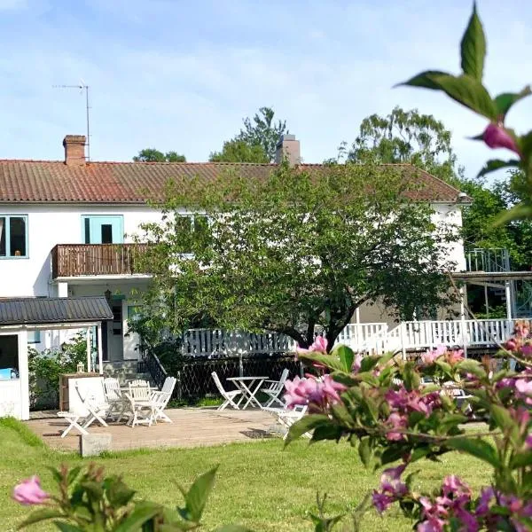 Gåsen Out B&B, hotel v destinaci Burgsvik