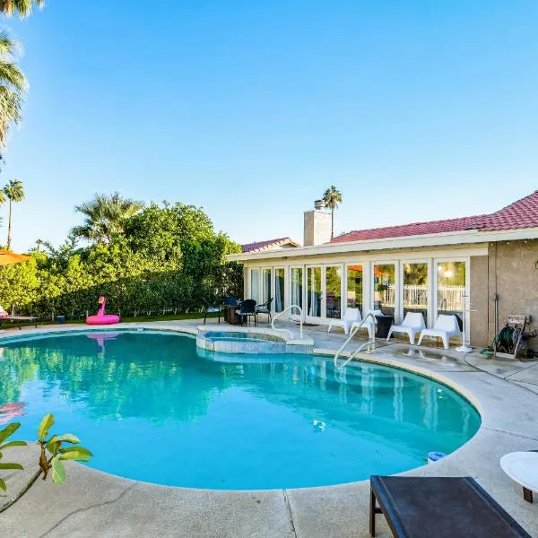Desert Pool House: Sun, Swim, Sip & Stay, hotel em Indio