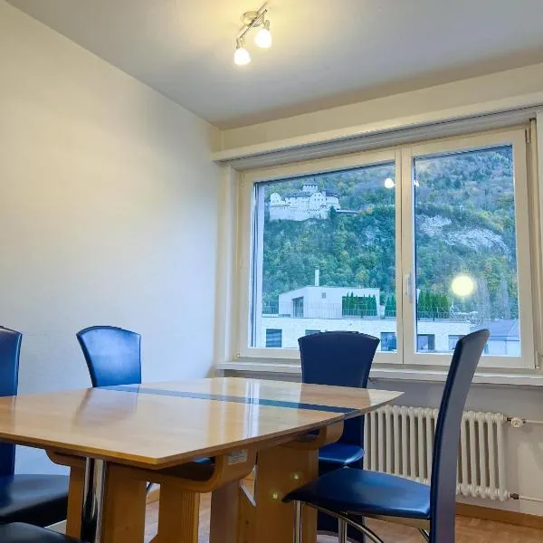 Schöne grosse Attika-Wohnung im Zentrum von Vaduz inkl. Parkplatz, hotel a Vaduz