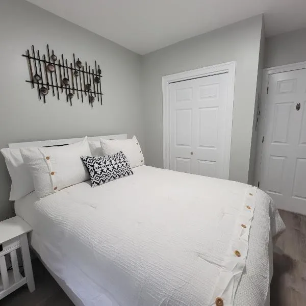 One room for rent shared bathroom and kitchen, hotel en Hartford