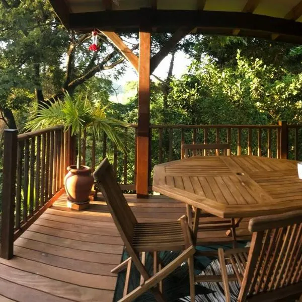 Chalet Colibri , Les ANSES d'ARLET 200 m plage, hotel en Les Anses-dʼArlet