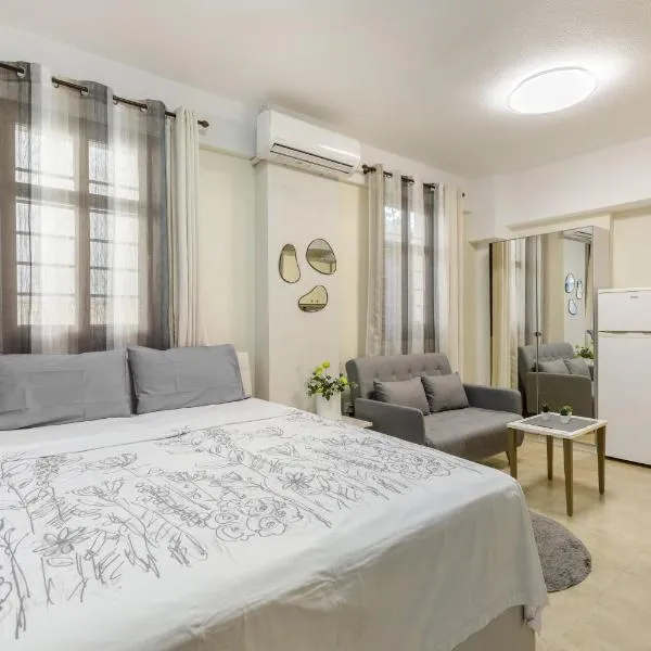 PEARL STUDIO free private parking of stayinthess, hotel in Thessaloniki