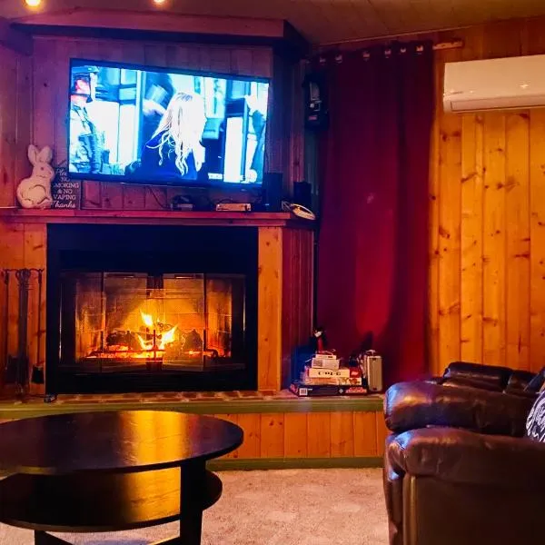 Snow Bunny Cottage, Pets Welcomed!, hotel en Green Valley Lake