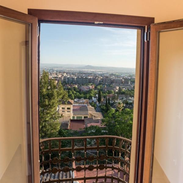 Montevive, disfruta los atardeceres únicos de Granada en nuestra terraza