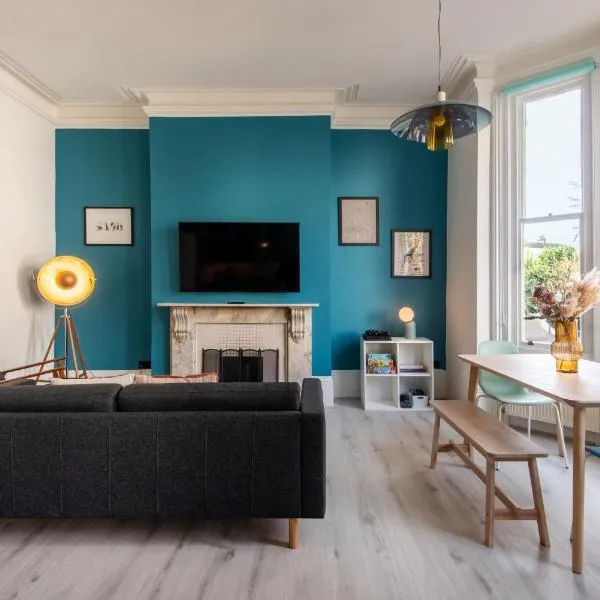 Central 2BR Modern Apartment 5mins to train station, hotel in Brighton & Hove