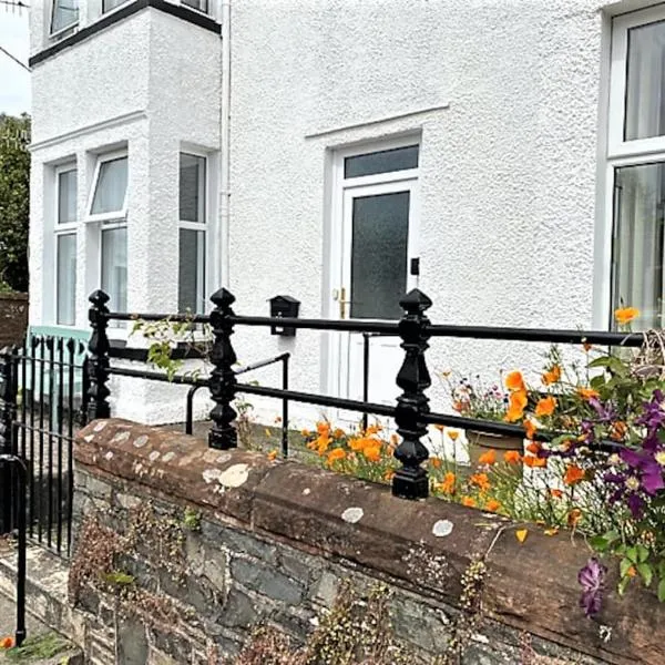 St John's Flat Spacious Accomodation，位于Dalry的酒店