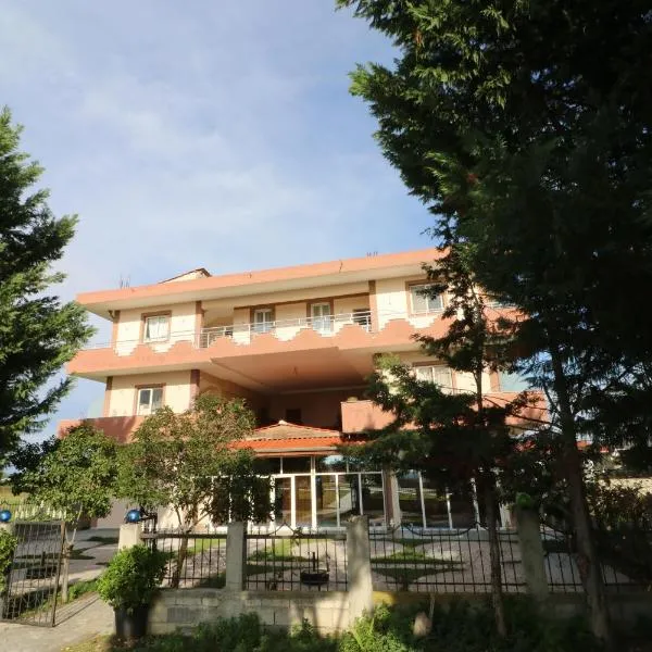 Vila Bendo, hotell i Divjakë