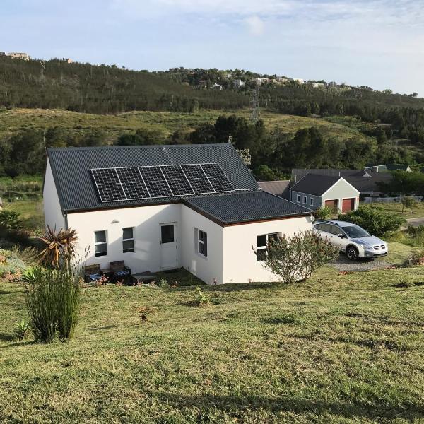 Stylish Country Cottage, Solar panelled in Knysna