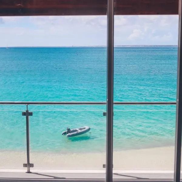 PARADISE VIEW 1 bed-room water front studio at Grand Case, hotel in Grand Case