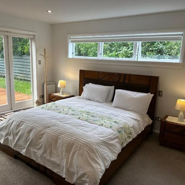 The perfect getaway for two in a large suite, hotel en Whanganui