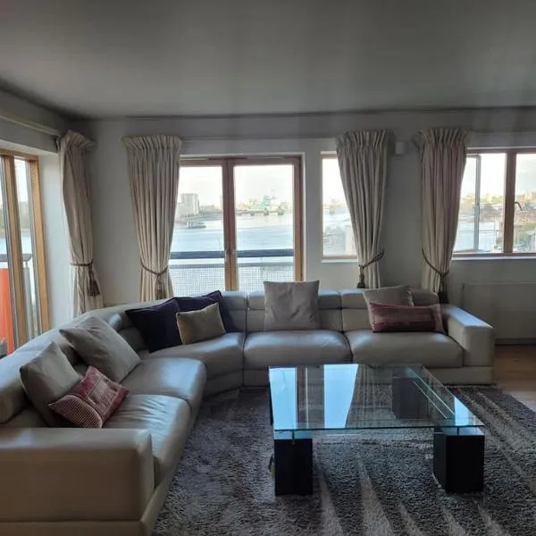 Stunning 3 Double Bedroom Apt in Greenwich near O2, hotel i London