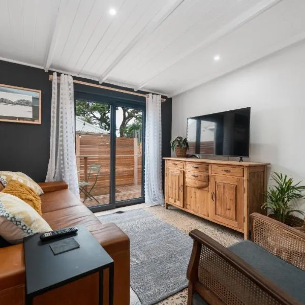 Dolphin Coast Doll House - quaint cottage close to the beach!, hotel v destinaci Salt Rock