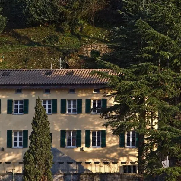 Rosa dei Venti - Lake view Apartments & Suites, hotel v destinaci Bellano