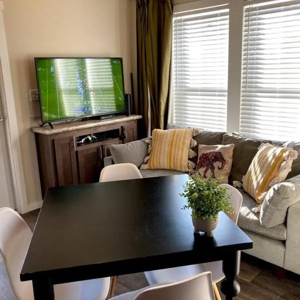 Cozy Tiny Home in the Hills, hotel i Fischer