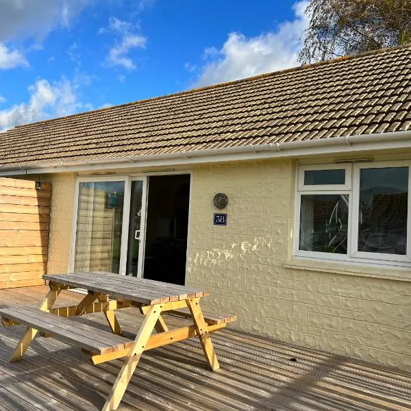 2 Bedroom Bungalow SV58, Seaview, Isle of Wight Free Wi-Fi、シービューのホテル