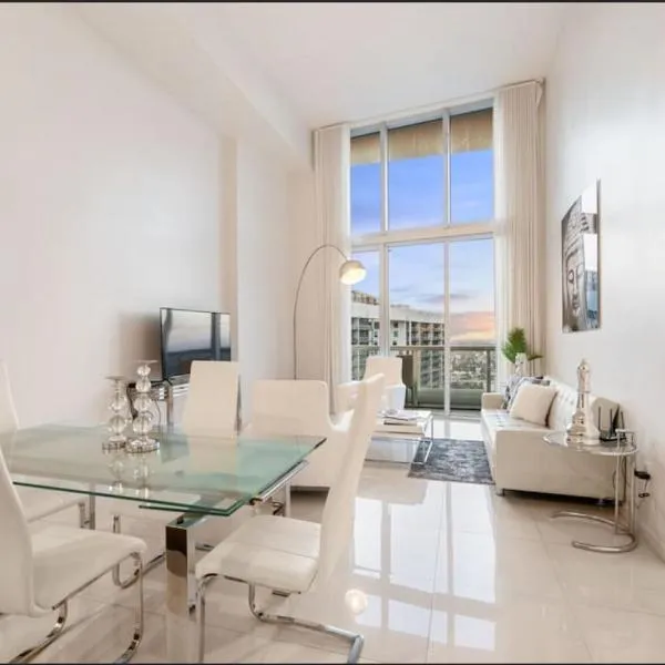Beautiful One Bedroom Condo 16ft ceilings at the W, hotel i Miami