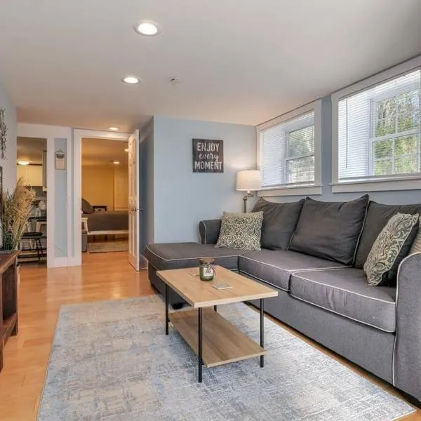 2BR Apt w/ 3 min Walk to downtown SWH - [Low Tide]，位于西南港的酒店