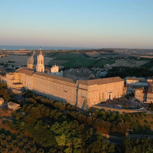 Pensione Delfino Azzurro, hotel v destinaci Loreto