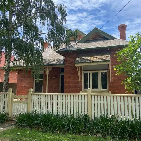 Central CBD House, Hotel in Wagga Wagga