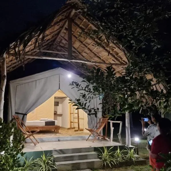 Jungle View River Camping, hotel en Udawalawe